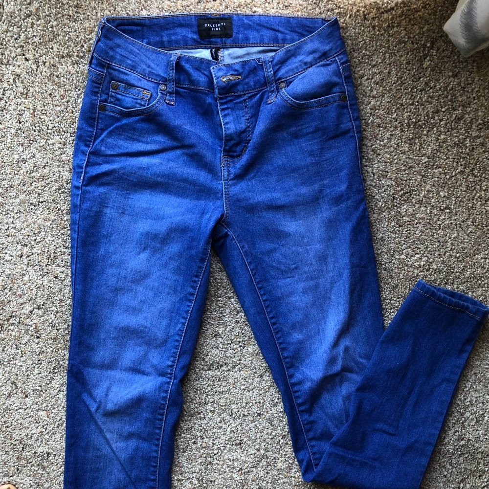 Bright wash denim jeggings. Great condition! 3/26.